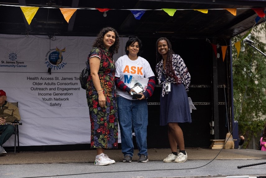 Divya Sinha (Centre) receiving the award from Barbara Dos Santos (Left) and Tatyana Watts (Right)